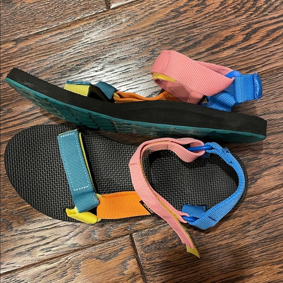 Teva Women's Sandals with Multicolor Straps - preloved in great condition - Picture 2 of 6